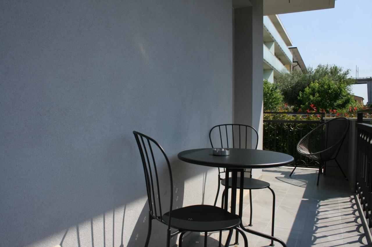 Du Lac Aparments Desenzano del Garda Esterno foto